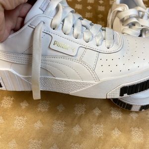 Women’s Puma Sneakers, Size 8 - EXCELLENT Condition!